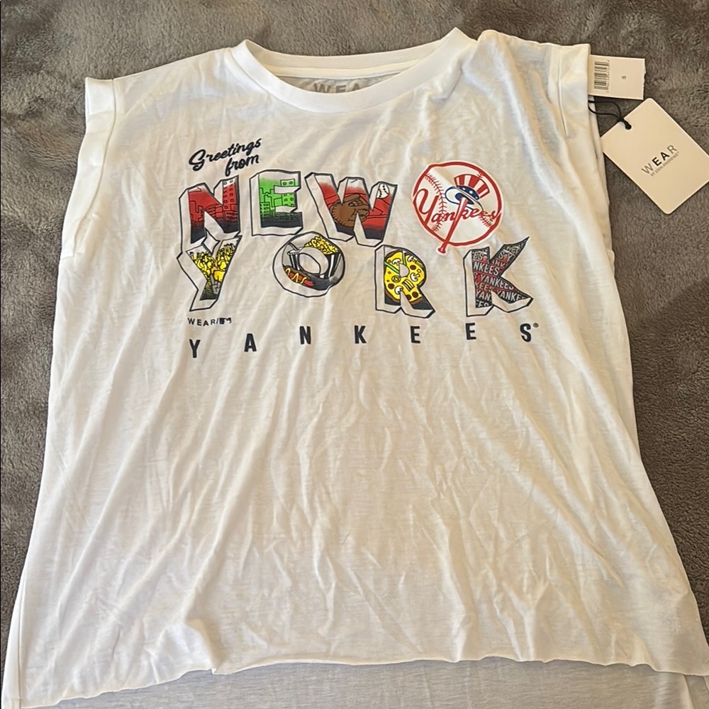 Wear New York Yankees Graphic Tee